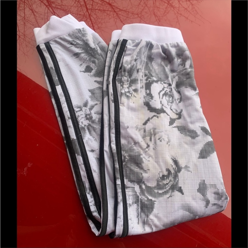Two pairs of digital camo🌟🌟 joggers large
